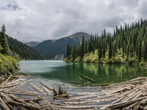 Mynzhylky Lake