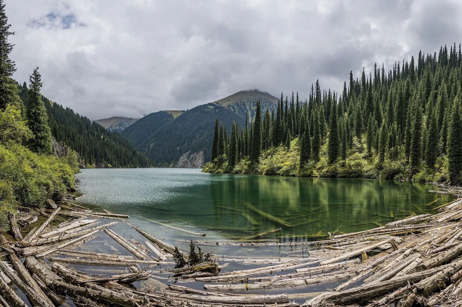 Mynzhylky Lake